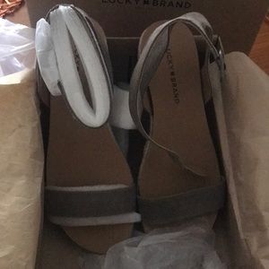 NWT LuckyBrand wedged sandal